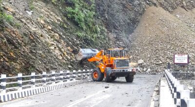 नागढुङ्गा नौबिसे सडक दैनिक पाँच घण्टा बन्द हुने