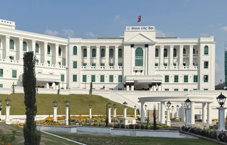 तीन वाणिज्य बैंकमाथि राष्ट्र बैंकको एक्सन, कुन बैंकलाई कस्तो कारबाही ?