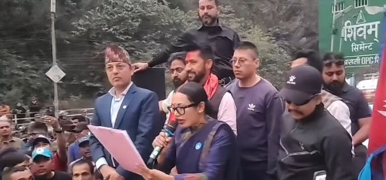 रविकै अगाडि जब आशिकाले भनिन् : धादिङमा सुशासन स्थापना गरी भ्रष्टाचार गर्न आएकी हुँ!