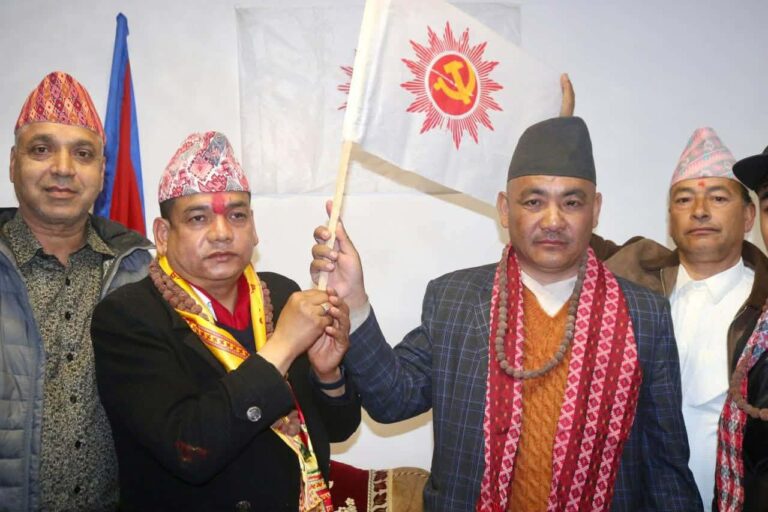 हितबहादुरलाई झड्का, दुप्चेश्वर–१ का वडाध्यक्ष एमालेमा प्रवेश