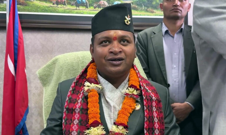 श्रममन्त्री साह पदमुक्त‚ स्वास्थ्यमन्त्रीलाई सचेत