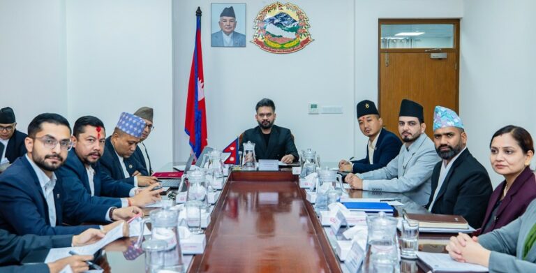 मन्त्रिपरिषद्‌को बैठक बस्दै