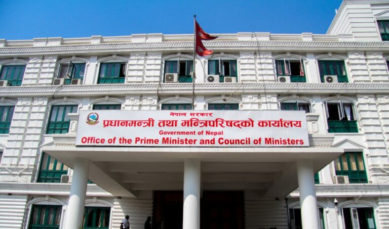 हाकिम फेरिँदा नयाँ सोफा र मोबाइल किन्ने प्रवृत्तिमा रोक, प्रधानमन्त्री कार्यालयले गर्‍यो परिपत्र