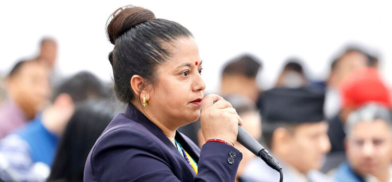 ‘क्यान्सरका बिरामी औषधि नपाएर छट्पटिँदा मन्त्रीको निर्देशन कागजमै सीमित’