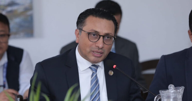 १६ खर्बको राजश्व लक्ष्य भेट्टाउन ‘मिसन मोड’ मा काम गर्न निर्देशन