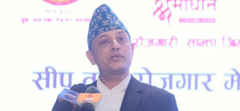 ‘स्वदेशी युवा बाहिरिने, उद्योगले विदेशी कामदार खोज्नुपर्ने विरोधाभास अन्त्य गरौं’