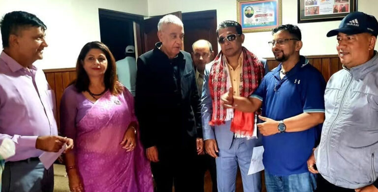 दीपक मनाङेलाई शशांकले गरे पार्टीमा स्वागत
