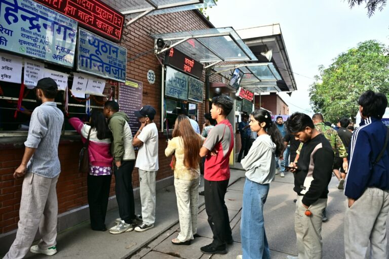 दसैँ मनाउन दुई लाख सात हजार यात्रु बाहिरिए